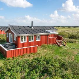 Holiday Home Mortensen - 350m from the sea by Interhome, hotel in Lakolk