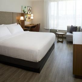 Holiday Inn & Suites Montreal Airport by IHG, hotel in Dorval