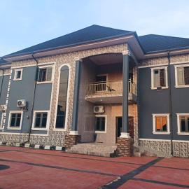 J-D Suites, hotel v destinaci Ozuoba