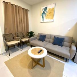 Cozy house 5 minutes from the airport, hotel in Las Flores