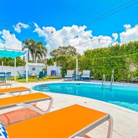 Private Oasis w Heated Saltwater Pool & Hot Tub