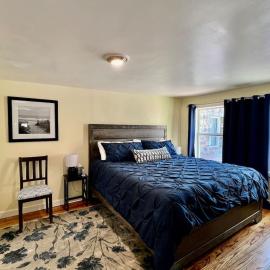 1 king bd with big fenced back yard pets welcome