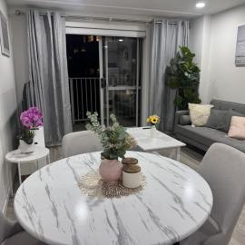 Charming & Cozy Apartment in the Heart of Auckland - 2 bd-2 bth-free carpark, hotel in Auckland