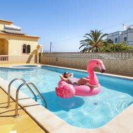 Casa Fernandes T2 F, hotel i Parchal