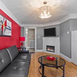 Downtown Gem 2BR Tub Parking, hotel u gradu 'St. John's'
