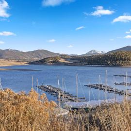 2BR Escape for 6 Overlooking Marina & Lake Dillon