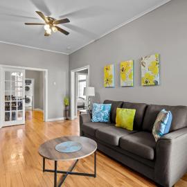 Cozy 2BR Loft Parking Wi-Fi, hotel in St. John's