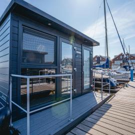 Luxury Houseboat Getaway
