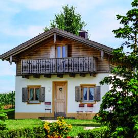 Charmantes Ferienhaus im Landhausstil im Vital Camp Bayerbach โรงแรมในBayerbach