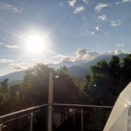 Glamping Morpho azul cerca de Bogotá con vistas a la naturaleza، فندق في سيلفانيا