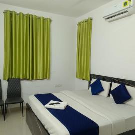 KPOTEL Waterfront Luxury Villa Rooms Phamacity Genome Valley, hotel u gradu Turkapally