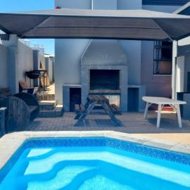 Linaria Beach House, hotel in Britannia Bay