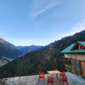 Winterfell Cottages - Edition Tandi, hotel in Jibhi