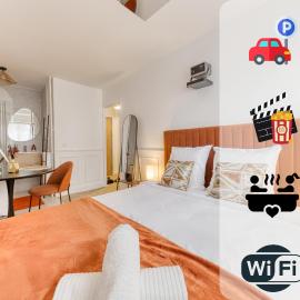 Sienna Velvet Room - Balneo & Cinema - Ligne 9, hotel in Montreuil