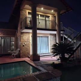 The Clubhouse Guesthouse, hotel in Rooihuiskraal