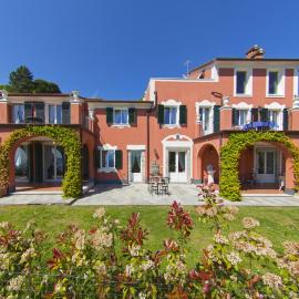 Villa Bellosguardo Apartments โรงแรมในลาสเปเซีย