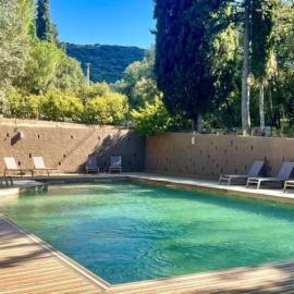 ZEcamping 3 étoiles chiens acceptés piscine et bar restaurant, hotelli kohteessa Sartène