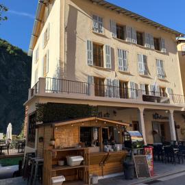 Le Touring Hôtel restaurant, viešbutis mieste La Celle-sous-Gouzon
