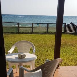 Panorama Beach House, 5 meters to the sea, hotel a Perivólia
