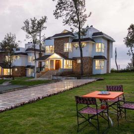 Villa Sullivan by VEO, StayVista - 5BHK with Mountain View & BBQ