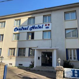 Central Hôtel, hotell i Saint-Priest