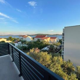 Apartments Beachwalk Heaven Milica, hotelli kohteessa Srima