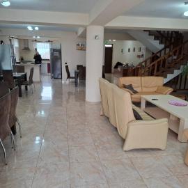 B&B Granada, hotell i Covasna