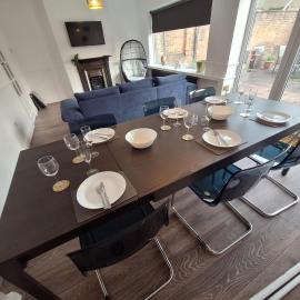 Free Parking, comfortable, stylish house, Greater London & Kent Gateway, מלון בAddington