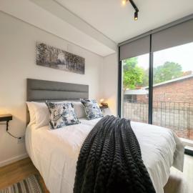 Luxury Apartment Unit 111 Le Jardin, hotel in George