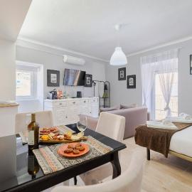 Lovely Fontenova - By Y Concept