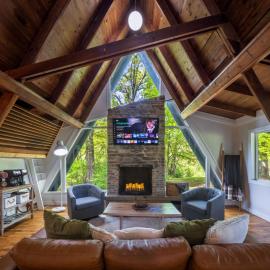 Lakefront with Lake Access•Hot Tub•Firepit•Pets, hotel v destinaci Rockbridge