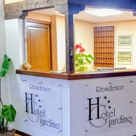 Residence Giardino, hotel em Montecreto