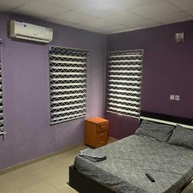 da vics guests house, hotelli kohteessa Egbe