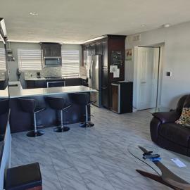 Modern Coastal Oasis 1-minute walk to Beach, hotel in St. Pete Beach