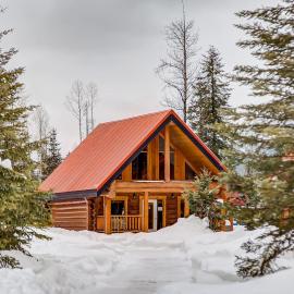 Charming Rustic Cabin Perfect for Groups, hotel di Golden