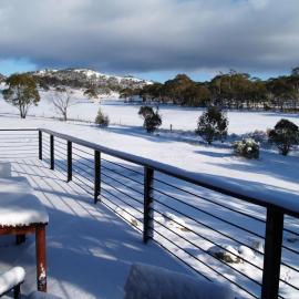Runway View Cottage at Touchdown Cottages, hotel a Jindabyne