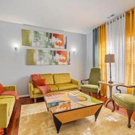 Elegant Retreat Spacious with Outdoor Fireplace, hotel a Richmond