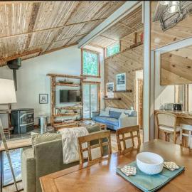 Little Ski Lodge-Across from Spa & Sauna, hotel in Shaver Lake