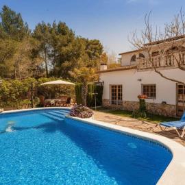 Escapada con Piscina Climatizada y Área Infantil