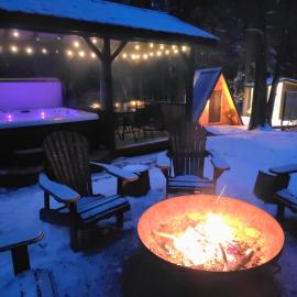 Nordik Spa Cabin - Hot Tub & Sauna - Winter Escape, hotel en Killaloe Station