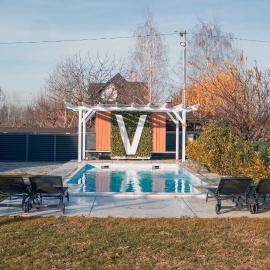The V House Luxury A-Frame with Private Pool, viešbutis mieste Bijelina