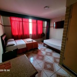 Las Estrellas Hostal, hótel í Puente Piedra