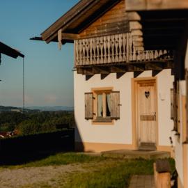 Gemütliches familienfreundliches Ferienhaus im Vital Camp Bayerbach, hôtel à Bayerbach