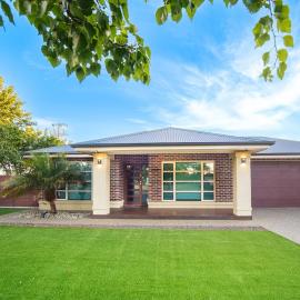 Popular Grand Villa Shepparton, hotel u gradu Šeparton