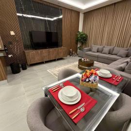 Modern & Elegant Fully Equipped Apartment, hotel in Sār