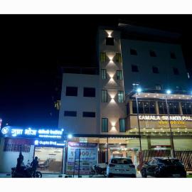 Kamala Shanti Palace, hotel in Solapur