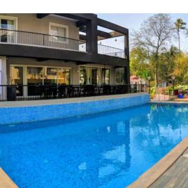 Modern Classic 2BHK Apartments in Vagator by MaxStays، فندق في فاغاتور