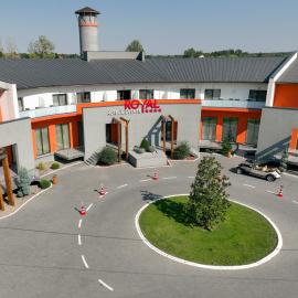Royal Hotel & Events, хотел в Băileşti
