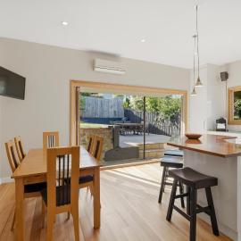 Poets View - 3 Bedroom House, hotel in West Hobart