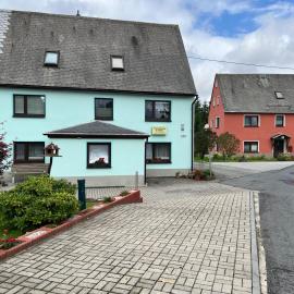 Zimmervermietung Lippmann, hotel in Großhartmannsdorf